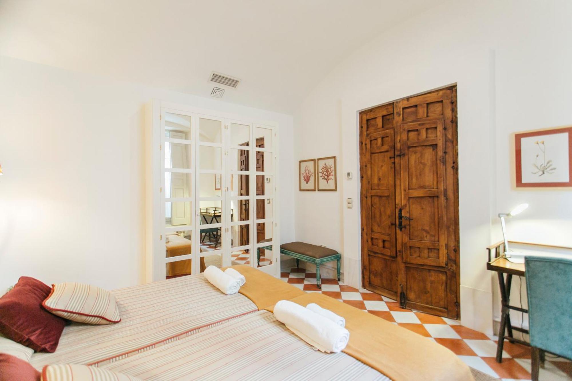 Casa Patio Del Siglo XIX Aparthotel Seville Bilik gambar